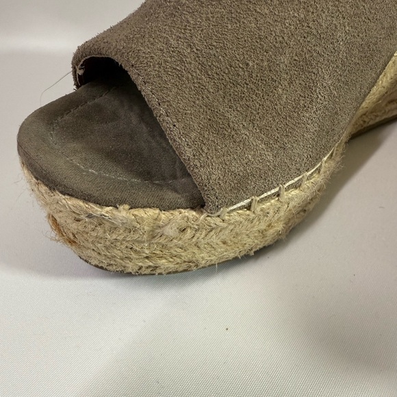 Steve Madden Taupe Wedge Sandals - Picture 13 of 16
